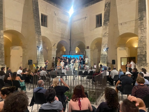 Assegnazione premi solidali nel chiostro