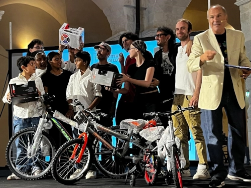 Assegnazione premi solidali sul palco