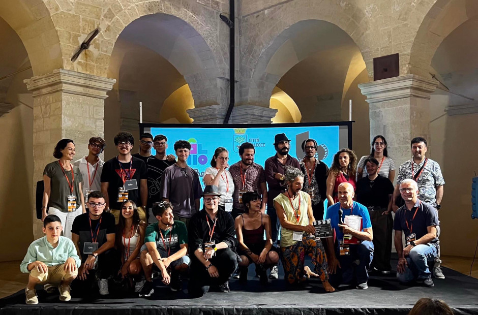 Le troupe sul palco di Corto weekend 2025