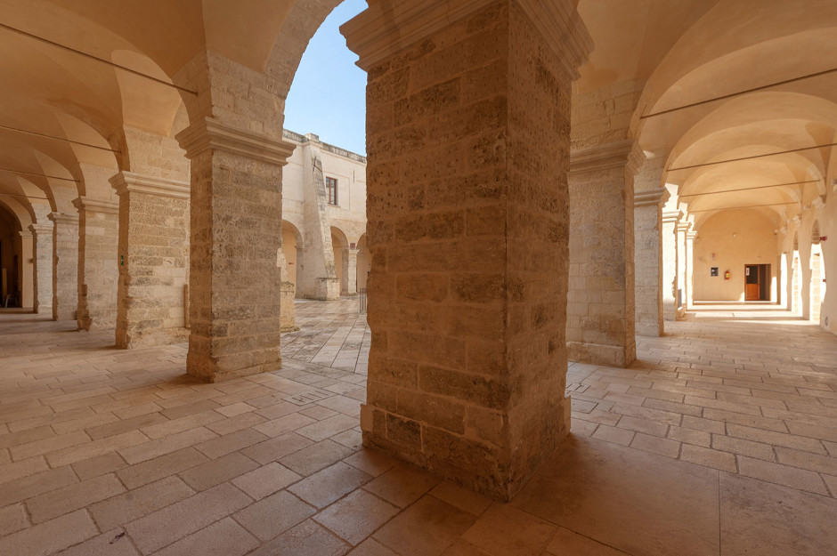 Biblioteca OgniBene, Chiostro del convento